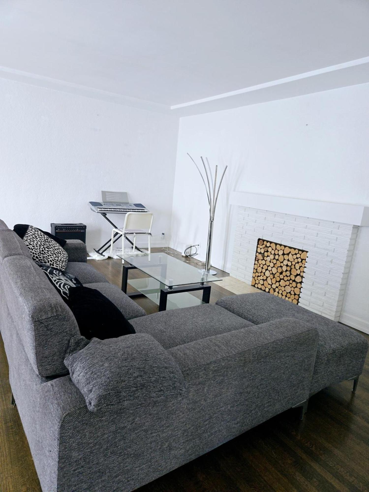Charming Room With Attached Private Bath In The Heart Of Vancouver! Private Parking, Self Check-In & Just 4 Mins To Metrotown! Ngoại thất bức ảnh